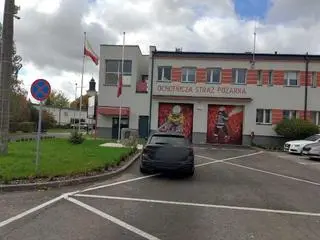 Brzoza. Kierowca zastawił wyjazd z garażu strażakom z OSP