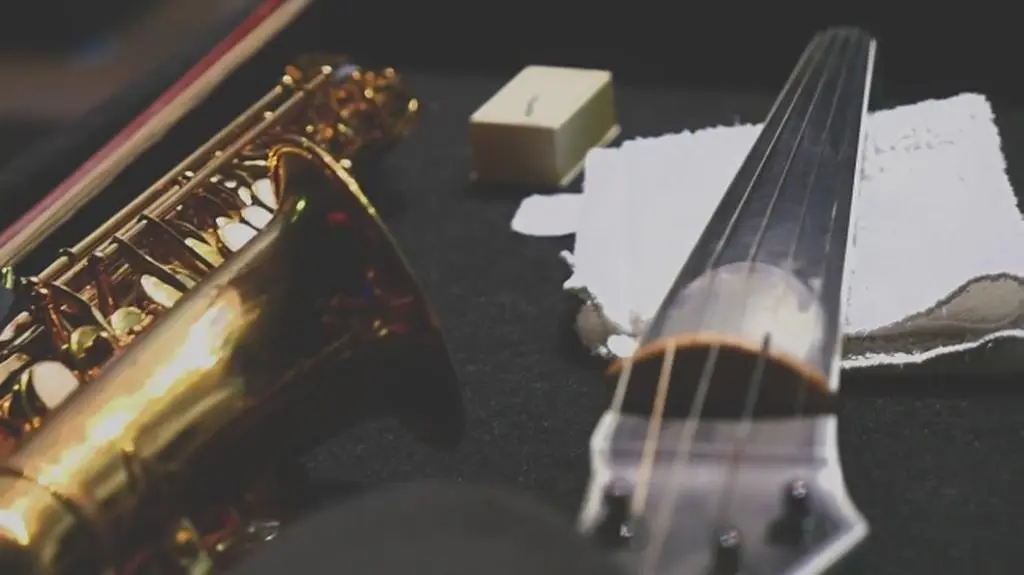 Urbanator - Love Don’t Grow On Trees