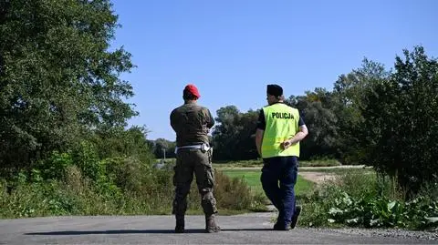Służby w okolicy miejsca, gdzie spadł dron