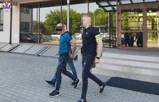 Dwóch z nich miało strzelać do grupy mężczyzn 