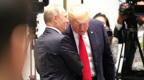 Władimir Putin i Donald Trump podczas spotkania w Wietnamie w 2017 roku