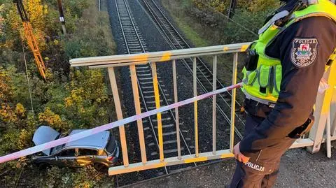 Samochód spadł z wiaduktu w Jeleniej Górze