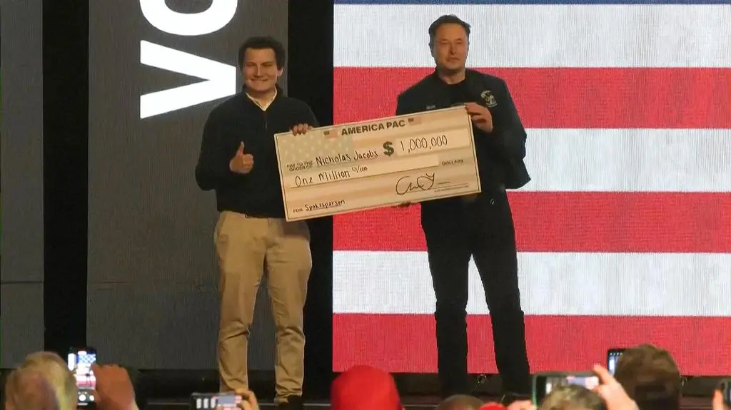 Elon Musk w Wisconsin. Rozdał milionowe czeki 