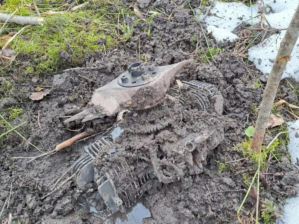 Szczątki drona, który rozbił się na Łotwie