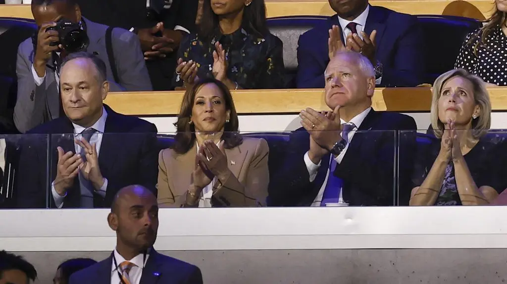 Douglas Emhoff, Kamala Harris, Tim Walz i Gwen Walz 