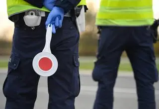 Naczelnik drogówki jechał za szybko, stracił stanowisko i prawo jazdy