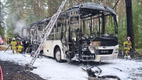 Pasażerowie zdołali opuścić autobus zanim pojawił się ogień