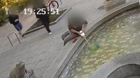 Wybryki wandali przy fontannie na Nowolipiu