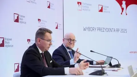 Szef PKW Sylwester Marciniak i szef KBW Rafał Tkacz