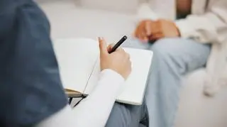 "To jakby onkolog musiał zostać dodatkowo chemioterapeutą". Psychologowie protestują