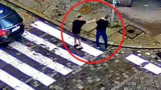 Taksówkarz prawie potrącił pieszego, potem wobec zdenerwowanego mężczyzny użył gazu 