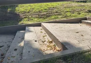 Ktoś ma tu nierówno pod... nogami. Kuriozalny remont schodów w centrum Poznania