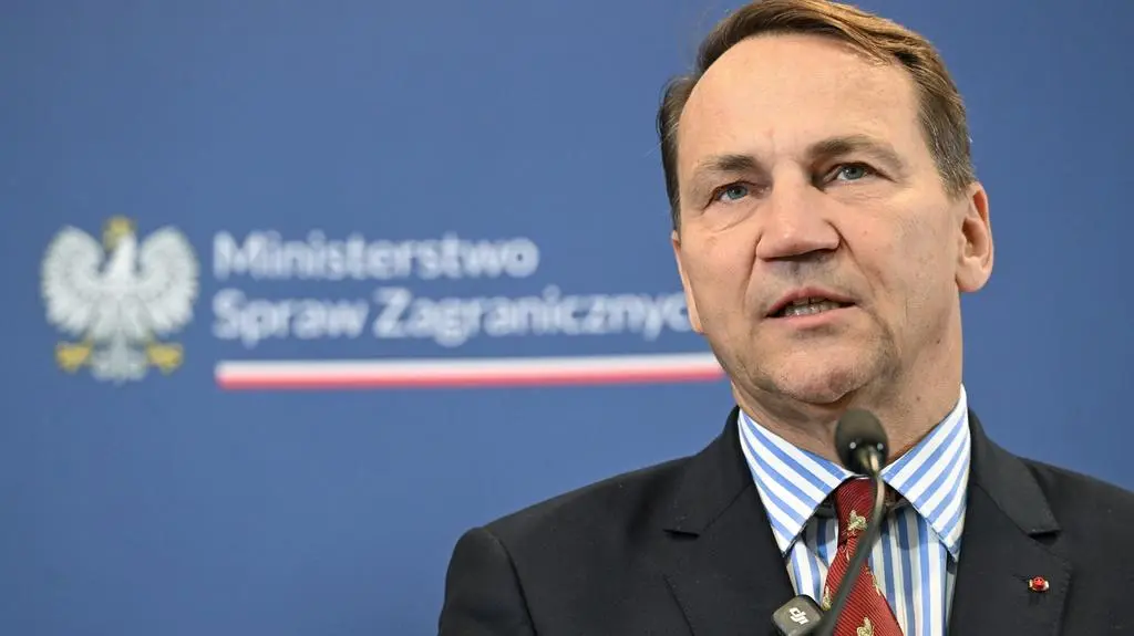 Sikorski: nawet minister spraw zagranicznych korzysta