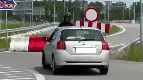 Kierowca wziął na maskę motocyklistę, który próbował go zatrzymać 