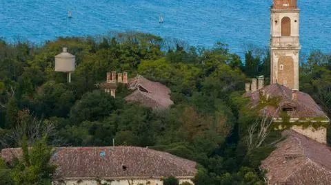 Opuszczone budynki na wyspie Poveglia