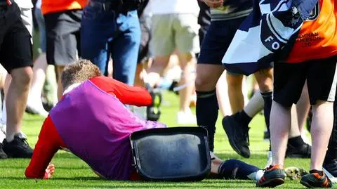 Krzesłem w głowę. Burza po ataku na piłkarza własnej drużyny