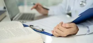 Rak prostaty to problem tylko "starszych panów"? Ekspert obala największe mity