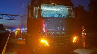 Ciężarówka wjechała w pracowników na autostradzie