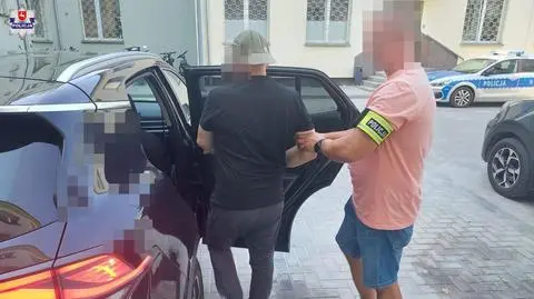 Uciekł przed policjantami do budynku gospodarczego. Był z nim agresywny pies