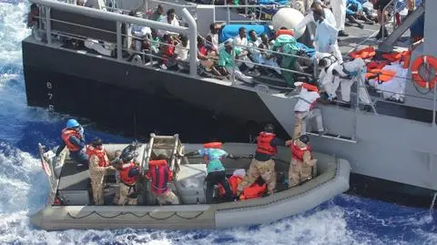 "Prosimy rządy o włączenie znajdujących się na ich terenach migrantów do planu szczepień"