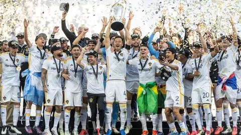 Dziesięć lat czekali, by wrócić na tron. Los Angeles Galaxy mistrzem MLS