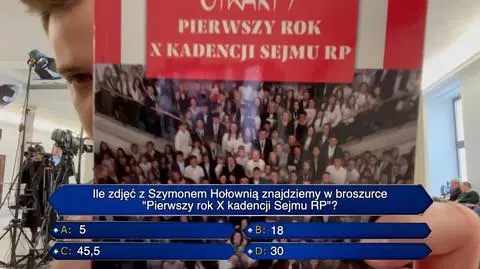Publikacja nie za prywatne pieniądze. Ile jest zdjęć z Szymonem Hołownią?