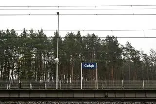 PUŁAWY ZERWANA SIEĆ TRAKCYJNA NAD TORAMI