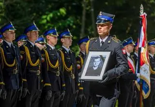 Zginął w katastrofie w Poznaniu. Ostatnie pożegnanie strażaka Łukasza Włodarczyka