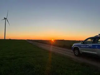 Chcieli nagrać rolkę ze szczytu turbiny wiatraka. Zostali zatrzymani