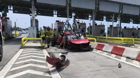 Samochód uderzył w bramkę poboru opłat na A4