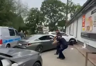 Pocisk rykoszetował, ranił policjanta. Zatrzymany z zarzutami