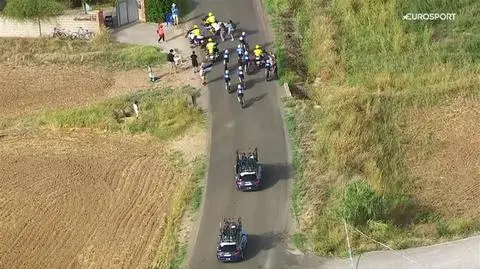 Wtargnęli nagle na trasę i zatrzymali kolarzy