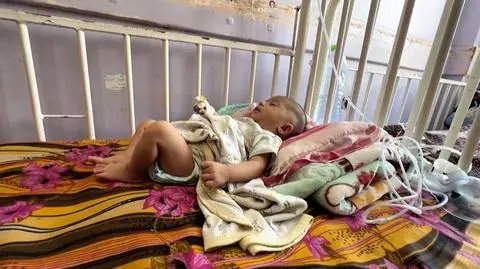 Strefa Gazy, klęska głodu, dzieci, Palestyńskie matki, katastrofa humanitarna