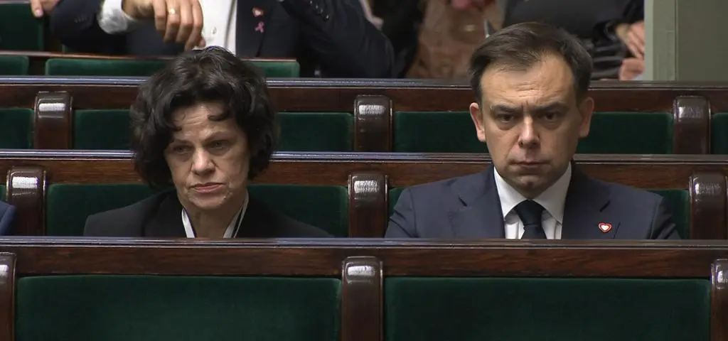 "Żaden rząd po 1989 roku nie zadłużał tak Polski". Dyskusja po wystąpieniu ministra finansów