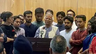 Noblista Muhammad Yunus na spotkaniu z mediami w Dhace 
