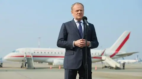 Donald Tusk na lotnisku w Warszawie