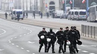 "Policjanci dostaną dwa tysiące dodatku za pracę" 11 listopada? Nic się nie zgadza