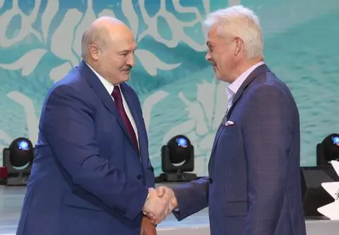 Łukaszenka wymienił jego nazwisko. Kim jest Andriej Mukowozczik