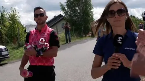 Co kolarze jedzą i piją na trasie? Zaglądamy do strefy bufetu w Tour de Pologne