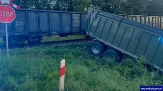Naczepa wylądowała w rowie 