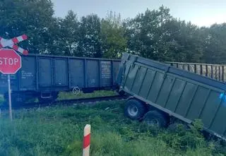 Nie zatrzymał się przed przejazdem, "wjechał wprost pod jadący pociąg"