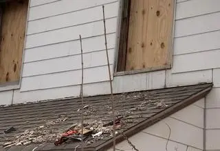 Policja: więziony od ponad 20 lat przez macochę podpalił pokój, by się uwolnić