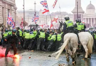 Ponad 100 tysięcy ludzi w Londynie przeciw imigracji. Zatrzymania 