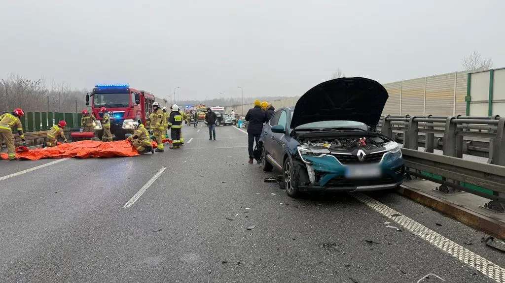 Karambol dziewięciu samochodów na trasie S8