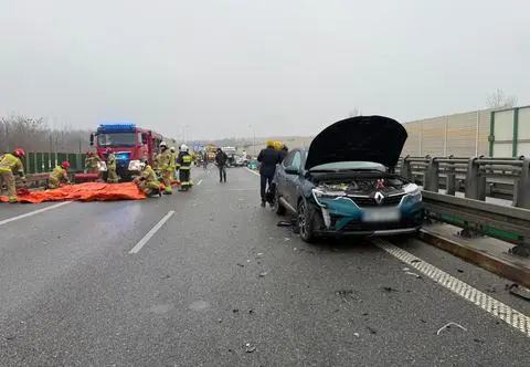 Karambol dziewięciu samochodów, wśród poszkodowanych dzieci