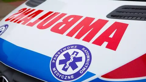 Zderzenie ambulansu z samochodem osobowym (zdjęcie ilustracyjne) 