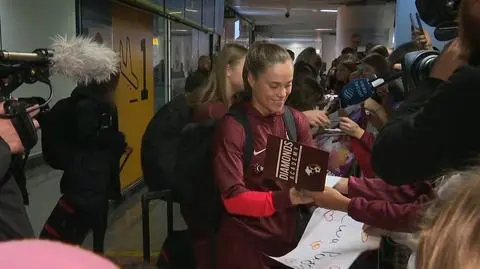 Bohaterki wróciły do kraju. Gorące powitanie na lotnisku