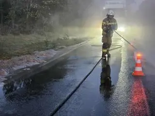 Działania strażaków polegały na usunięciu pulpy ziemniaczanej z drogi