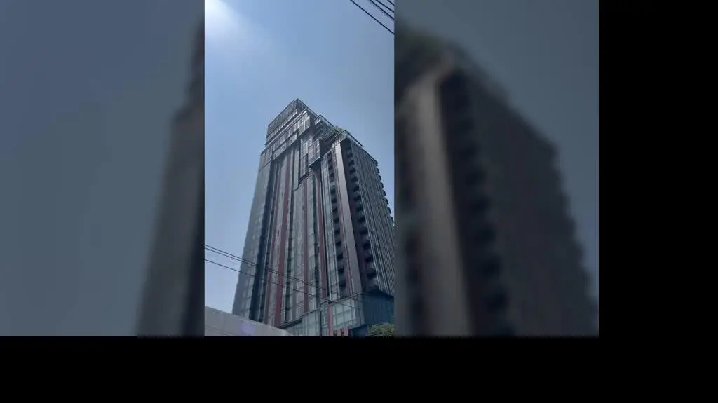 BANGKOK 8 Artur Górski 