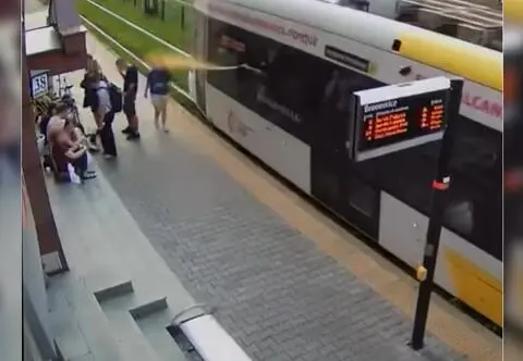 Z okna tramwaju rozpylił gaz pieprzowy. Jest apel policji